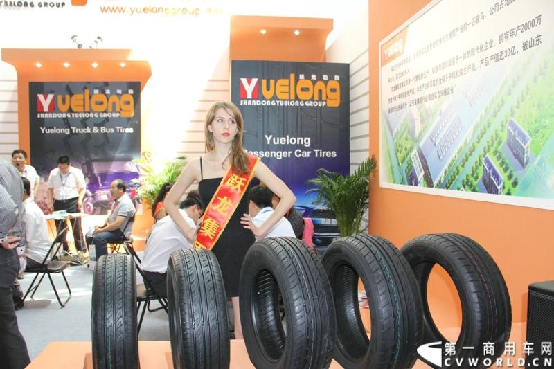 5月15-17日，第四届中国（广饶）国际橡胶轮胎暨汽车配件展览会在广饶国际会展中心成功举办。展览会立足“国内一流、世界知名”的办展目标，精心组织各种轮胎及生产原辅材料、机械设备、轮胎制造技术、车轮制品、轮胎翻新设备及原料、汽车配件等展示交流活动，图为洋模特。