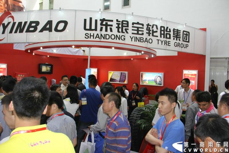 5月15-17日，第四届中国（广饶）国际橡胶轮胎暨汽车配件展览会在广饶国际会展中心成功举办。展览会立足“国内一流、世界知名”的办展目标，精心组织各种轮胎及生产原辅材料、机械设备、轮胎制造技术、车轮制品、轮胎翻新设备及原料、汽车配件等展示交流活动，图为山东银宝轮胎展台。