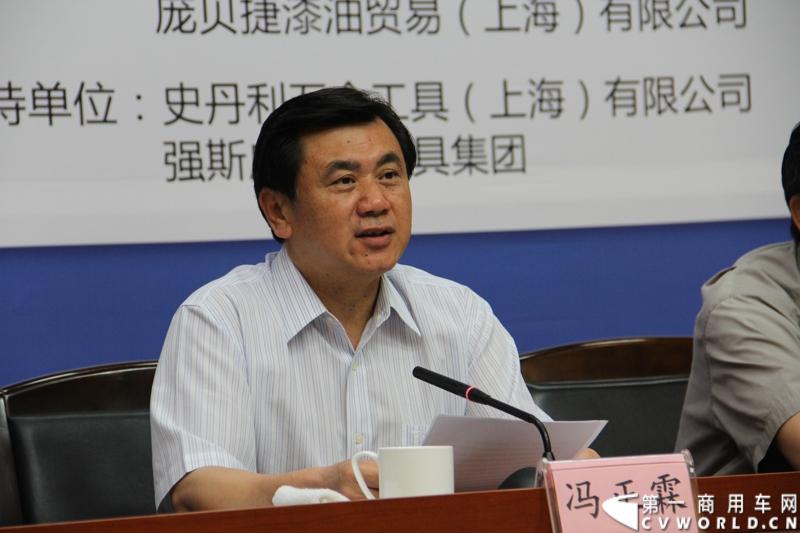 2013年7月4日上午，第三届全国交通运输行业机动车驾驶员技能竞赛暨“金龙龙翼杯”机动车驾驶员竞赛在北京启动。本次活动唯一协办企业大金龙，携最新发布的“龙翼”车联网科技平台，运用创新科技为大赛提供赛前培训和全程技术支持。图为交通运输部副部长冯正霖总结发言。