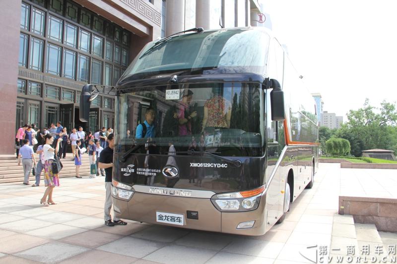 2013年7月4日上午，第三届全国交通运输行业机动车驾驶员技能竞赛暨“金龙龙翼杯”机动车驾驶员竞赛在北京启动。本次活动唯一协办企业大金龙，携最新发布的“龙翼”车联网科技平台，运用创新科技为大赛提供赛前培训和全程技术支持。图为“金龙龙翼杯”机动车驾驶员竞赛比赛用车。