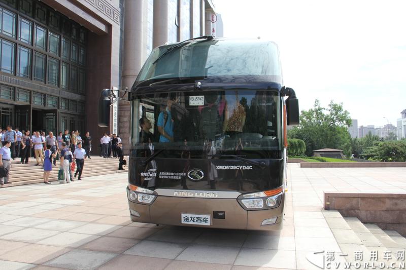 2013年7月4日上午，第三届全国交通运输行业机动车驾驶员技能竞赛暨“金龙龙翼杯”机动车驾驶员竞赛在北京启动。本次活动唯一协办企业大金龙，携最新发布的“龙翼”车联网科技平台，运用创新科技为大赛提供赛前培训和全程技术支持。图为“金龙龙翼杯”机动车驾驶员竞赛比赛用车。