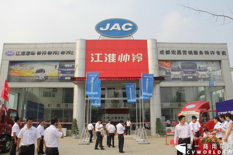 7月6日，以“江淮帅铃 超越巅峰”为主题的江淮帅铃新品系成都发布会，在蓉城成都隆重举行，此举也揭开了江淮新帅铃在西南上市的序幕。图为江淮新一代帅铃在西南上市发布会现场。