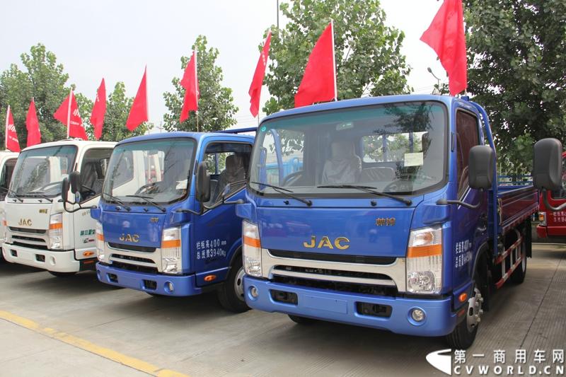 7月6日，以“江淮帅铃 超越巅峰”为主题的江淮帅铃新品系成都发布会，在蓉城成都隆重举行，此举也揭开了江淮新帅铃在西南上市的序幕。图为江淮新一代帅铃在西南上市发布会现场。