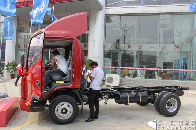 7月6日，以“江淮帅铃 超越巅峰”为主题的江淮帅铃新品系成都发布会，在蓉城成都隆重举行，此举也揭开了江淮新帅铃在西南上市的序幕。图为江淮新一代帅铃在西南上市发布会现场。