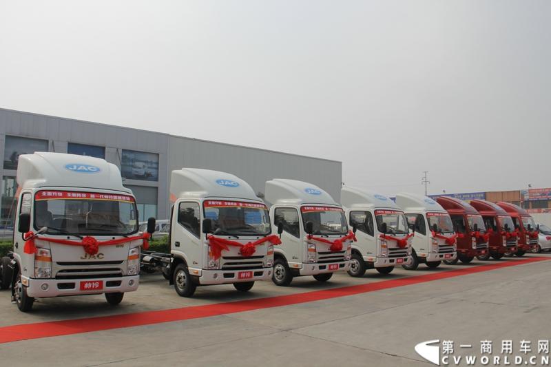 7月6日，以“江淮帅铃 超越巅峰”为主题的江淮帅铃新品系成都发布会，在蓉城成都隆重举行，此举也揭开了江淮新帅铃在西南上市的序幕。图为江淮新一代帅铃在西南上市发布会现场。