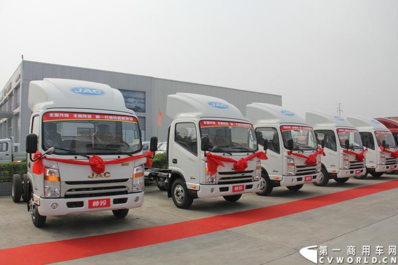 7月6日，以“江淮帅铃 超越巅峰”为主题的江淮帅铃新品系成都发布会，在蓉城成都隆重举行，此举也揭开了江淮新帅铃在西南上市的序幕。图为江淮新一代帅铃在西南上市发布会现场。