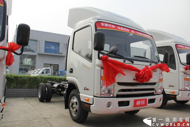 7月6日，以“江淮帅铃 超越巅峰”为主题的江淮帅铃新品系成都发布会，在蓉城成都隆重举行，此举也揭开了江淮新帅铃在西南上市的序幕。图为江淮新一代帅铃在西南上市发布会现场。