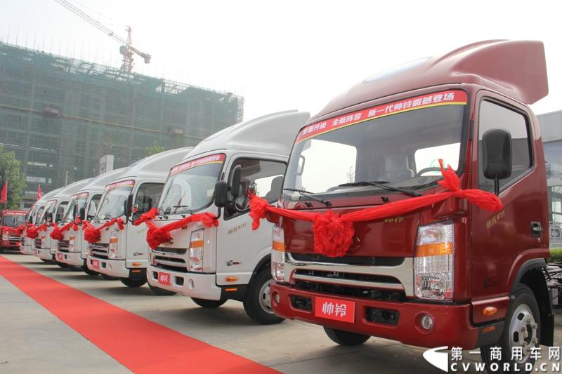 7月6日，以“江淮帅铃 超越巅峰”为主题的江淮帅铃新品系成都发布会，在蓉城成都隆重举行，此举也揭开了江淮新帅铃在西南上市的序幕。图为江淮新一代帅铃在西南上市发布会现场。