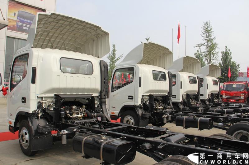 7月6日，以“江淮帅铃 超越巅峰”为主题的江淮帅铃新品系成都发布会，在蓉城成都隆重举行，此举也揭开了江淮新帅铃在西南上市的序幕。图为江淮新一代帅铃在西南上市发布会现场。