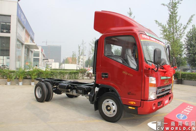 7月6日，以“江淮帅铃 超越巅峰”为主题的江淮帅铃新品系成都发布会，在蓉城成都隆重举行，此举也揭开了江淮新帅铃在西南上市的序幕。图为江淮新一代帅铃在西南上市发布会现场。