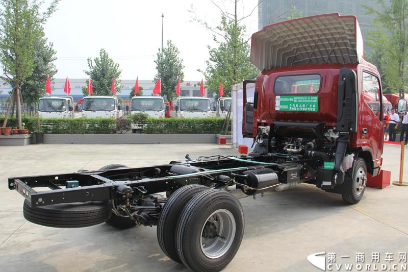 7月6日，以“江淮帅铃 超越巅峰”为主题的江淮帅铃新品系成都发布会，在蓉城成都隆重举行，此举也揭开了江淮新帅铃在西南上市的序幕。图为江淮新一代帅铃在西南上市发布会现场。