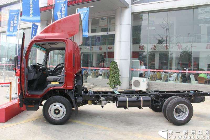 7月6日，以“江淮帅铃 超越巅峰”为主题的江淮帅铃新品系成都发布会，在蓉城成都隆重举行，此举也揭开了江淮新帅铃在西南上市的序幕。图为江淮新一代帅铃在西南上市发布会现场。