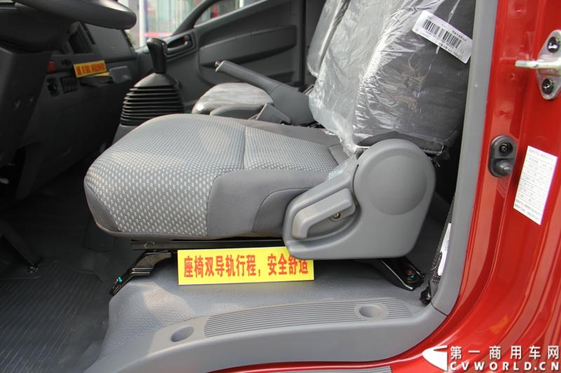 7月6日，以“江淮帅铃 超越巅峰”为主题的江淮帅铃新品系成都发布会，在蓉城成都隆重举行，此举也揭开了江淮新帅铃在西南上市的序幕。图为江淮新一代帅铃在西南上市发布会现场。