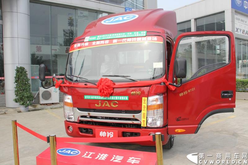 7月6日，以“江淮帅铃 超越巅峰”为主题的江淮帅铃新品系成都发布会，在蓉城成都隆重举行，此举也揭开了江淮新帅铃在西南上市的序幕。图为江淮新一代帅铃在西南上市发布会现场。