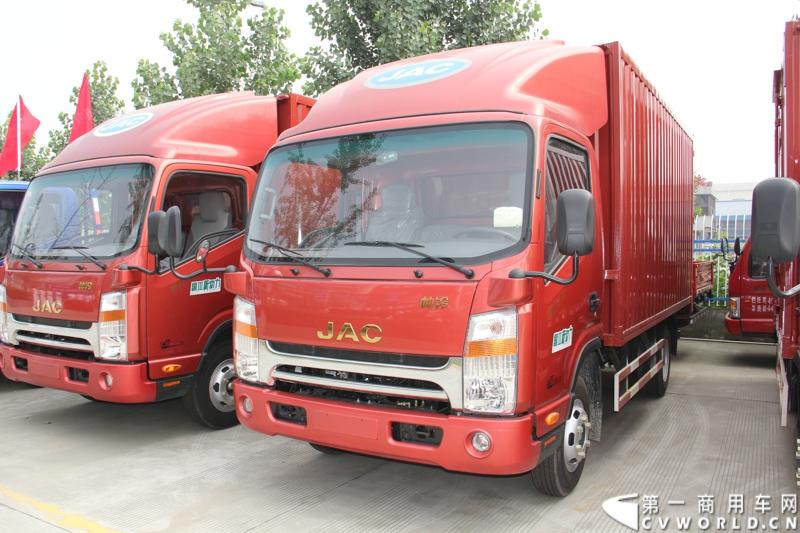 7月6日，以“江淮帅铃 超越巅峰”为主题的江淮帅铃新品系成都发布会，在蓉城成都隆重举行，此举也揭开了江淮新帅铃在西南上市的序幕。图为江淮新一代帅铃在西南上市发布会现场。