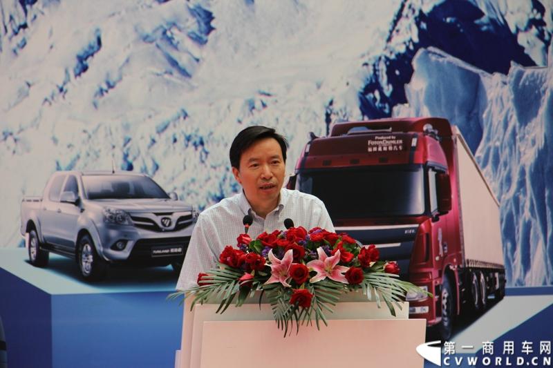 2013年7月12日，福田汽车与国家海洋局正式签署“中国南北极科考战略合作伙伴”协议。福田汽车旗下欧曼、拓陆者、福田欧辉产品成为“中国南北极科考站建设指定用车”、“中国南北极科考专用皮卡”、“中国南北极科考队员专用车辆”。图为中央电视台编委郭本敏致辞。