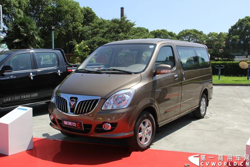 2013年7月12日，福田汽车与国家海洋局正式签署“中国南北极科考战略合作伙伴”协议。福田汽车旗下欧曼、拓陆者、福田欧辉产品成为“中国南北极科考站建设指定用车”、“中国南北极科考专用皮卡”、“中国南北极科考队员专用车辆”。图为福田蒙派克E级BJ6486BDEXA-A5。