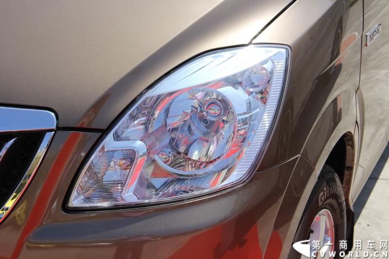 2013年7月12日，福田汽车与国家海洋局正式签署“中国南北极科考战略合作伙伴”协议。福田汽车旗下欧曼、拓陆者、福田欧辉产品成为“中国南北极科考站建设指定用车”、“中国南北极科考专用皮卡”、“中国南北极科考队员专用车辆”。图为福田蒙派克E级BJ6486BDEXA-A5。