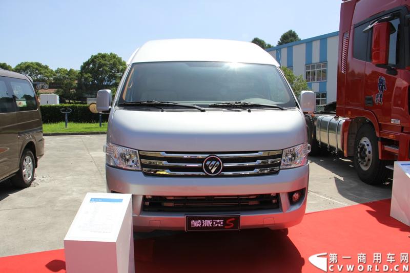 2013年7月12日，福田汽车与国家海洋局正式签署“中国南北极科考战略合作伙伴”协议。福田汽车旗下欧曼、拓陆者、福田欧辉产品成为“中国南北极科考站建设指定用车”、“中国南北极科考专用皮卡”、“中国南北极科考队员专用车辆”。图为福田蒙派克S级BJ6549B1PDA-AA 。