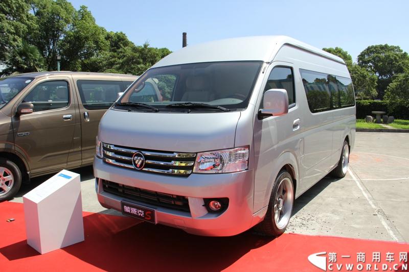 2013年7月12日，福田汽车与国家海洋局正式签署“中国南北极科考战略合作伙伴”协议。福田汽车旗下欧曼、拓陆者、福田欧辉产品成为“中国南北极科考站建设指定用车”、“中国南北极科考专用皮卡”、“中国南北极科考队员专用车辆”。图为福田蒙派克S级BJ6549B1PDA-AA 。