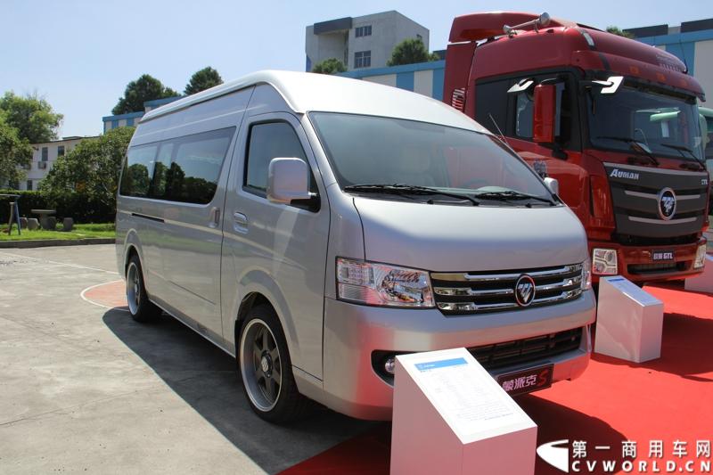 2013年7月12日，福田汽车与国家海洋局正式签署“中国南北极科考战略合作伙伴”协议。福田汽车旗下欧曼、拓陆者、福田欧辉产品成为“中国南北极科考站建设指定用车”、“中国南北极科考专用皮卡”、“中国南北极科考队员专用车辆”。图为福田蒙派克S级BJ6549B1PDA-AA 。