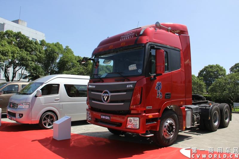 2013年7月12日，福田汽车与国家海洋局正式签署“中国南北极科考战略合作伙伴”协议。福田汽车旗下欧曼、拓陆者、福田欧辉产品成为“中国南北极科考站建设指定用车”、“中国南北极科考专用皮卡”、“中国南北极科考队员专用车辆”。图为现场展车。