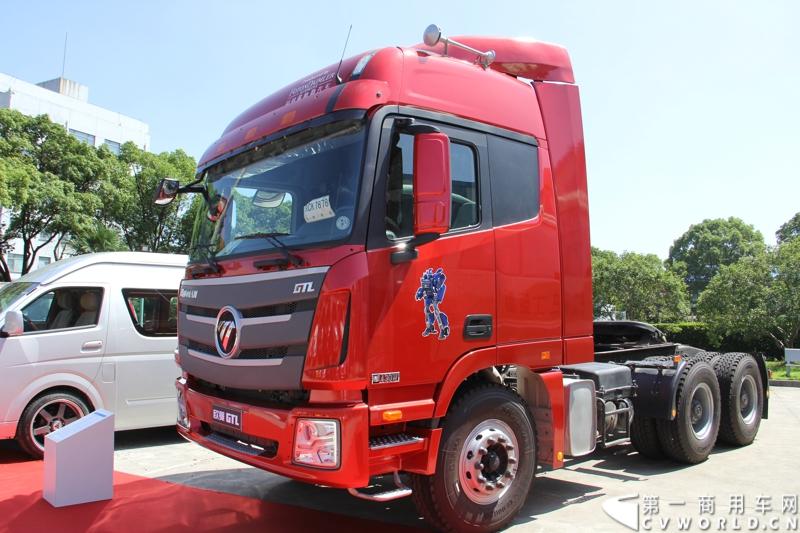 2013年7月12日，福田汽车与国家海洋局正式签署“中国南北极科考战略合作伙伴”协议。福田汽车旗下欧曼、拓陆者、福田欧辉产品成为“中国南北极科考站建设指定用车”、“中国南北极科考专用皮卡”、“中国南北极科考队员专用车辆”。图为现场展车。