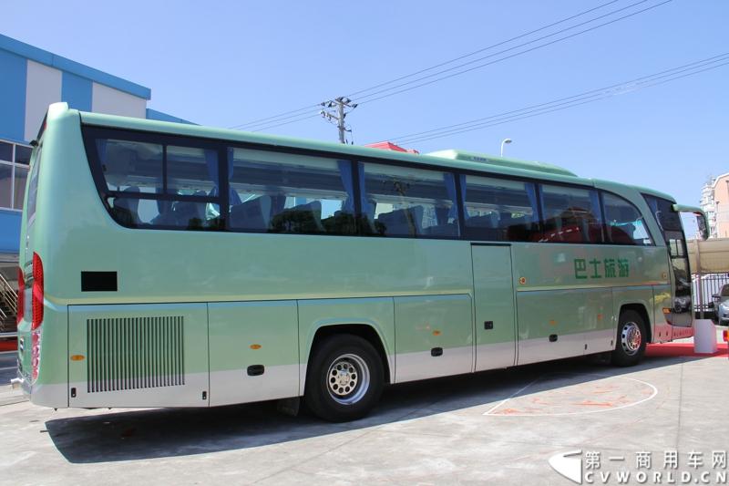 2013年7月12日，福田汽车与国家海洋局正式签署“中国南北极科考战略合作伙伴”协议。福田汽车旗下欧曼、拓陆者、福田欧辉产品成为“中国南北极科考站建设指定用车”、“中国南北极科考专用皮卡”、“中国南北极科考队员专用车辆”。图为福田欧辉展车BJ6129U8BJB 。