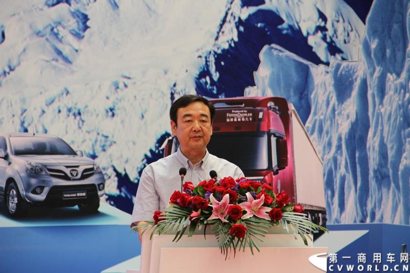 2013年7月12日，福田汽车与国家海洋局正式签署“中国南北极科考战略合作伙伴”协议。福田汽车旗下欧曼、拓陆者、福田欧辉产品成为“中国南北极科考站建设指定用车”、“中国南北极科考专用皮卡”、“中国南北极科考队员专用车辆”。图为福田汽车党委副书记赵景光介绍福田汽车助力极地可靠的意义。