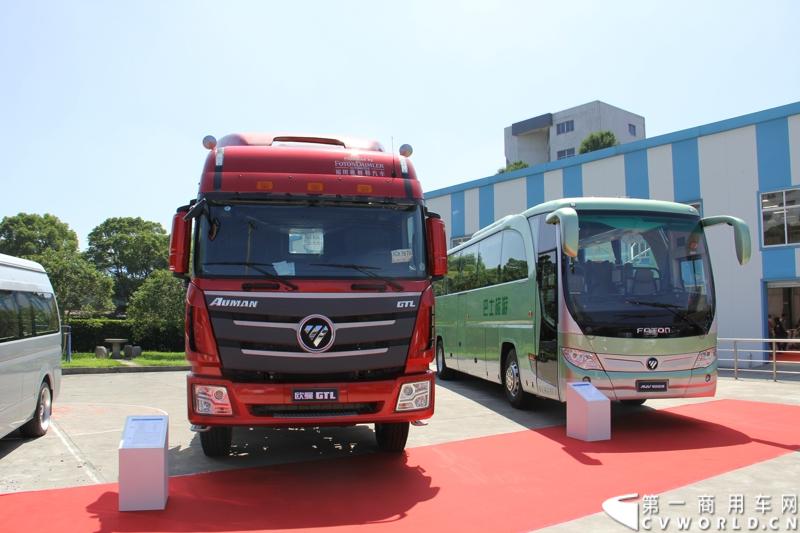 2013年7月12日，福田汽车与国家海洋局正式签署“中国南北极科考战略合作伙伴”协议。福田汽车旗下欧曼、拓陆者、福田欧辉产品成为“中国南北极科考站建设指定用车”、“中国南北极科考专用皮卡”、“中国南北极科考队员专用车辆”。图为现场展车。