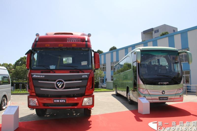 2013年7月12日，福田汽车与国家海洋局正式签署“中国南北极科考战略合作伙伴”协议。福田汽车旗下欧曼、拓陆者、福田欧辉产品成为“中国南北极科考站建设指定用车”、“中国南北极科考专用皮卡”、“中国南北极科考队员专用车辆”。图为现场展车。