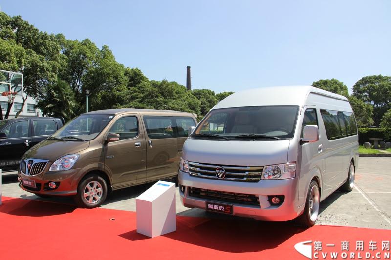 2013年7月12日，福田汽车与国家海洋局正式签署“中国南北极科考战略合作伙伴”协议。福田汽车旗下欧曼、拓陆者、福田欧辉产品成为“中国南北极科考站建设指定用车”、“中国南北极科考专用皮卡”、“中国南北极科考队员专用车辆”。图为现场展车。