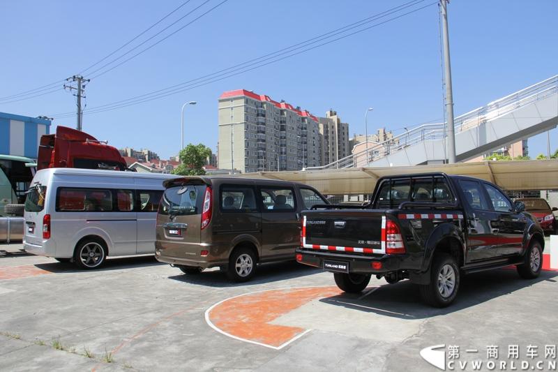 2013年7月12日，福田汽车与国家海洋局正式签署“中国南北极科考战略合作伙伴”协议。福田汽车旗下欧曼、拓陆者、福田欧辉产品成为“中国南北极科考站建设指定用车”、“中国南北极科考专用皮卡”、“中国南北极科考队员专用车辆”。图为现场展车。