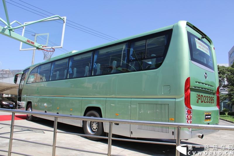 2013年7月12日，福田汽车与国家海洋局正式签署“中国南北极科考战略合作伙伴”协议。福田汽车旗下欧曼、拓陆者、福田欧辉产品成为“中国南北极科考站建设指定用车”、“中国南北极科考专用皮卡”、“中国南北极科考队员专用车辆”。图为福田欧辉展车BJ6129U8BJB 。