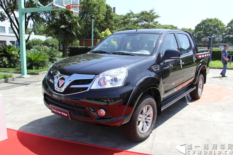 2013年7月12日，福田汽车与国家海洋局正式签署“中国南北极科考战略合作伙伴”协议。福田汽车旗下欧曼、拓陆者、福田欧辉产品成为“中国南北极科考站建设指定用车”、“中国南北极科考专用皮卡”、“中国南北极科考队员专用车辆”。图为福田拓陆者皮卡BJ1037V3MD6 。