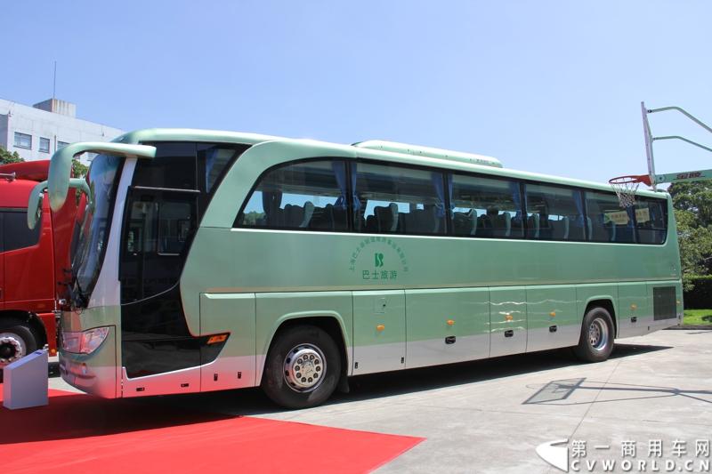 2013年7月12日，福田汽车与国家海洋局正式签署“中国南北极科考战略合作伙伴”协议。福田汽车旗下欧曼、拓陆者、福田欧辉产品成为“中国南北极科考站建设指定用车”、“中国南北极科考专用皮卡”、“中国南北极科考队员专用车辆”。图为福田欧辉展车BJ6129U8BJB 。