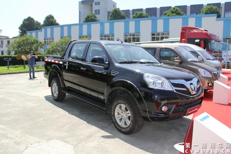 2013年7月12日，福田汽车与国家海洋局正式签署“中国南北极科考战略合作伙伴”协议。福田汽车旗下欧曼、拓陆者、福田欧辉产品成为“中国南北极科考站建设指定用车”、“中国南北极科考专用皮卡”、“中国南北极科考队员专用车辆”。图为福田拓陆者皮卡BJ1037V3MD6 。