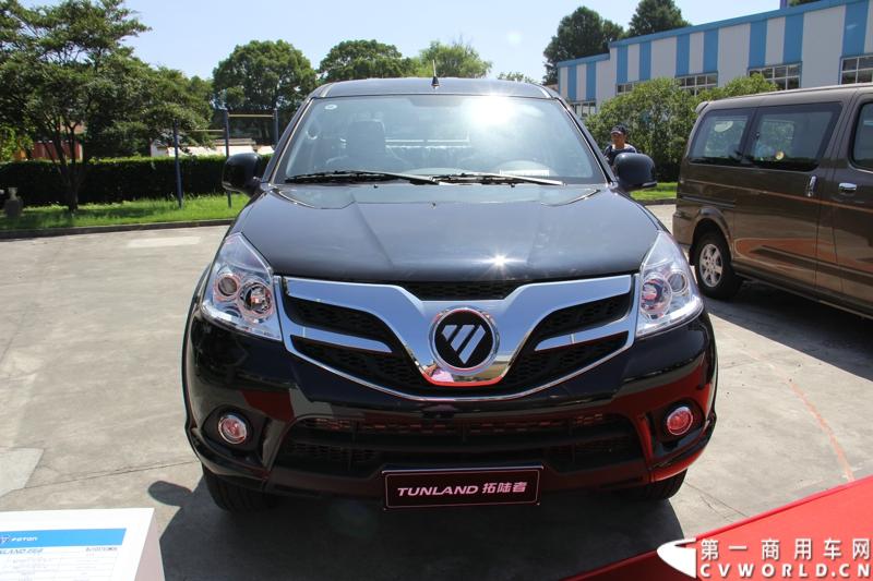 2013年7月12日，福田汽车与国家海洋局正式签署“中国南北极科考战略合作伙伴”协议。福田汽车旗下欧曼、拓陆者、福田欧辉产品成为“中国南北极科考站建设指定用车”、“中国南北极科考专用皮卡”、“中国南北极科考队员专用车辆”。图为福田拓陆者皮卡BJ1037V3MD6 。