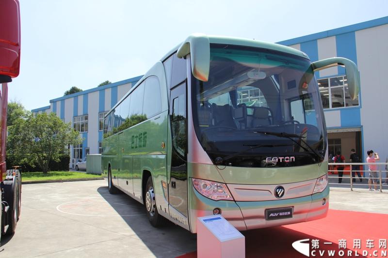 2013年7月12日，福田汽车与国家海洋局正式签署“中国南北极科考战略合作伙伴”协议。福田汽车旗下欧曼、拓陆者、福田欧辉产品成为“中国南北极科考站建设指定用车”、“中国南北极科考专用皮卡”、“中国南北极科考队员专用车辆”。图为福田欧辉展车BJ6129U8BJB 。