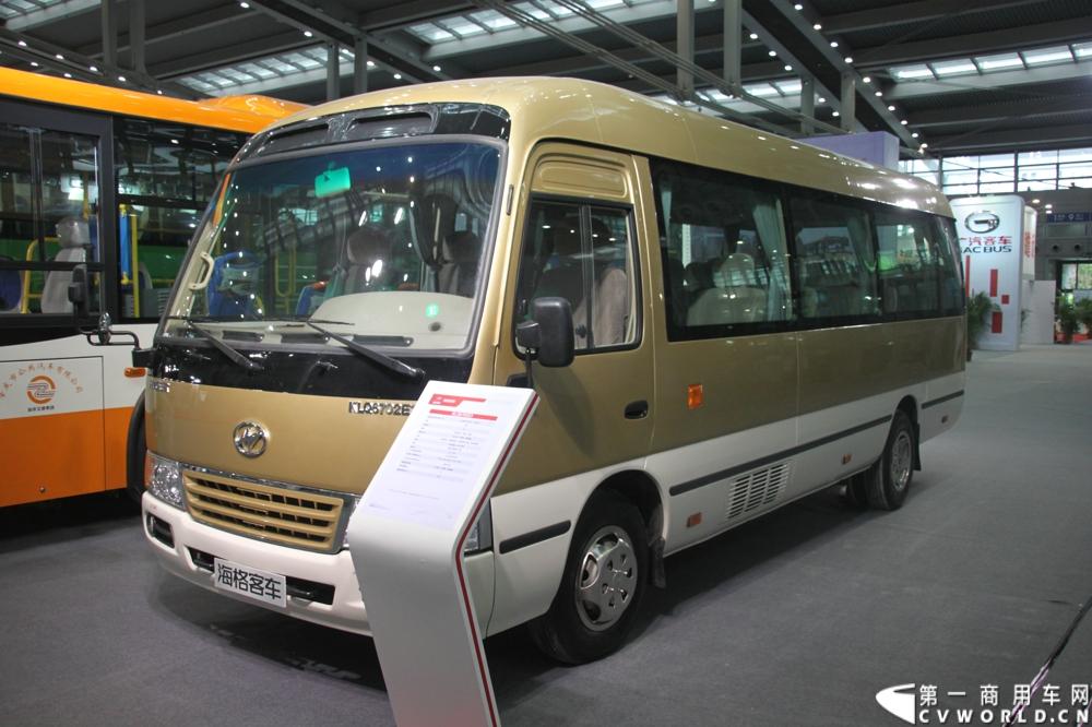 8月15日~17日，以“绿色 智能 亲近”为核心主题，国内最大型公共交通专业主题展览会“2013中国（深圳）”国际公共交通科技博览会（交博会）在深圳会展中心举行。展示内容全是和市民出行相关的智能系统和特色产品，包括智能公交、信息化平台、卫星导航等。延续交通领域的低碳风潮，绿色科技仍是今年的主打概念，国内各家主流客车企业携新品、明星产品争奇斗艳，重视程度可见一斑。图为海格客车展台。