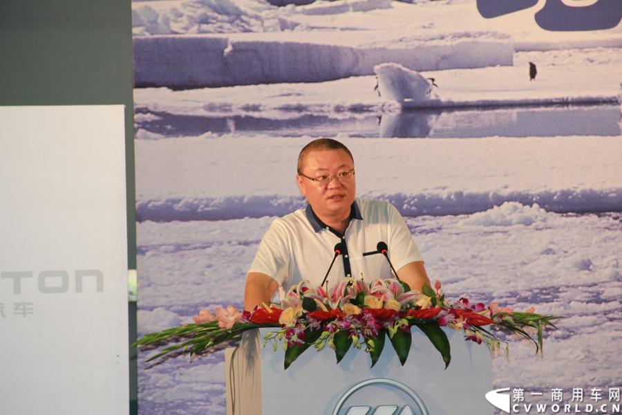 2013年8月16日，福田汽车助力南极科考“极地英雄”机械师选拔启动仪式在北京服务培训中心拉开帷幕。中央电视台科教频道主任李峰、福田汽车党委副书记赵景光等领导参加了启动仪式。图为中央电视台科教频道领导发言