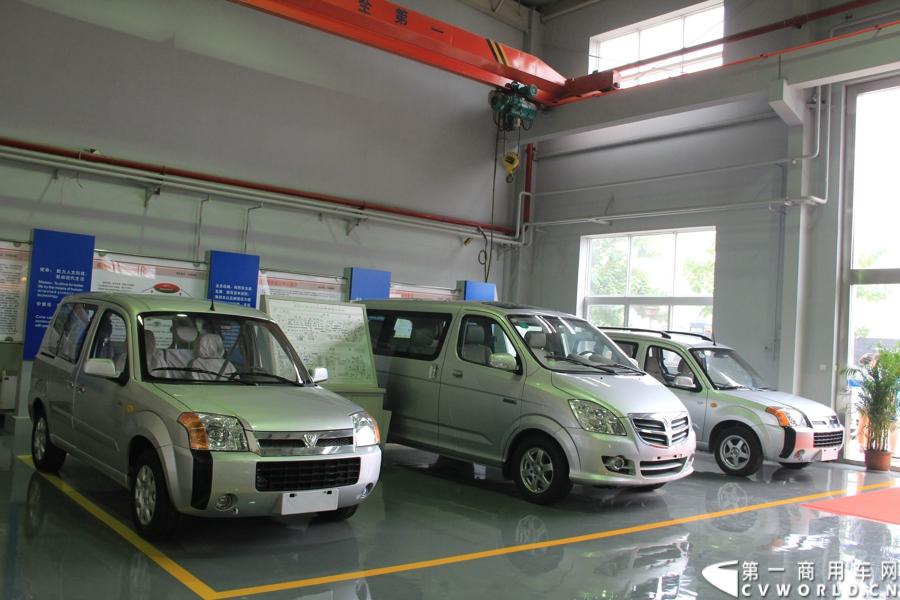 2013年8月16日，福田汽车助力南极科考“极地英雄”机械师选拔启动仪式在北京服务培训中心拉开帷幕。中央电视台科教频道主任李峰、福田汽车党委副书记赵景光等领导参加了启动仪式。图为现场展车.