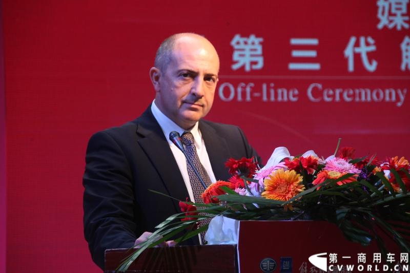 9月3日，在一汽通用汽车哈尔滨工厂，一汽通用第三代解放轻卡高端产品F330迎来了上市前的量产下线。一汽通用执行总裁孟蓝山，执行副总裁姜君以及解放F330的研发者、制造者们一起见证了其量产下线过程。图为孟蓝山致辞。