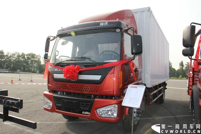 9月11日，福田瑞沃中卡康明斯动力新品上市发布会在北京顺利落幕，福田高层、供应商代表、经销商代表、用户代表共同见证了福田瑞沃康明斯动力新品的首次登场。图为福田瑞沃中卡康明斯动力新品。