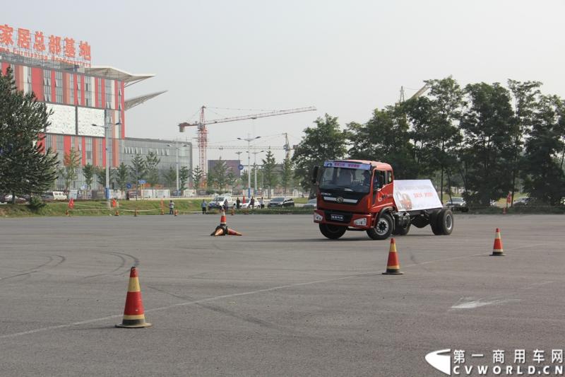 9月11日，福田瑞沃中卡康明斯动力新品上市发布会在北京顺利落幕，福田高层、供应商代表、经销商代表、用户代表共同见证了福田瑞沃康明斯动力新品的首次登场。图为福田瑞沃中卡康明斯动力新品做特技表演。