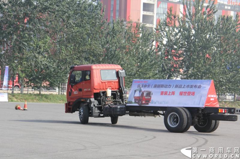 9月11日，福田瑞沃中卡康明斯动力新品上市发布会在北京顺利落幕，福田高层、供应商代表、经销商代表、用户代表共同见证了福田瑞沃康明斯动力新品的首次登场。图为福田瑞沃中卡康明斯动力新品特技表演。