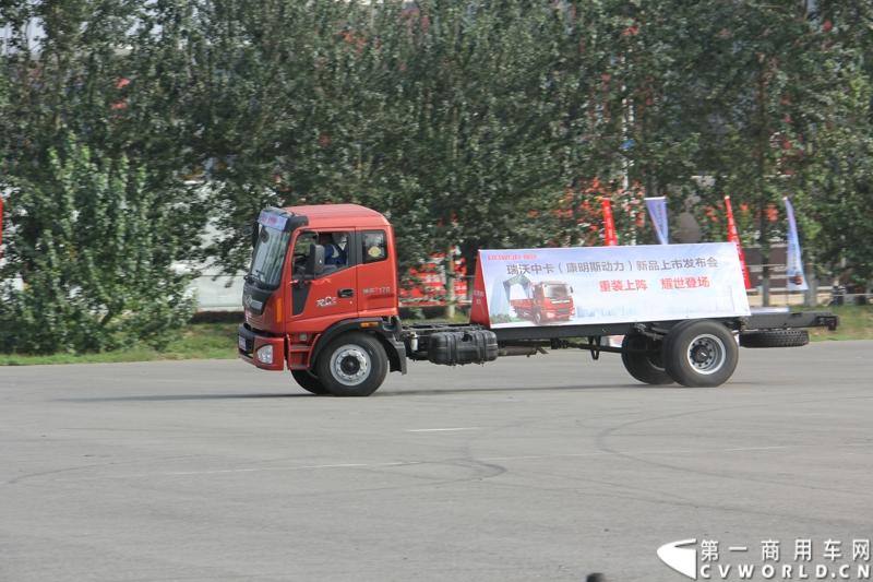 9月11日，福田瑞沃中卡康明斯动力新品上市发布会在北京顺利落幕，福田高层、供应商代表、经销商代表、用户代表共同见证了福田瑞沃康明斯动力新品的首次登场。图为福田瑞沃中卡康明斯动力新品做特技表演。
