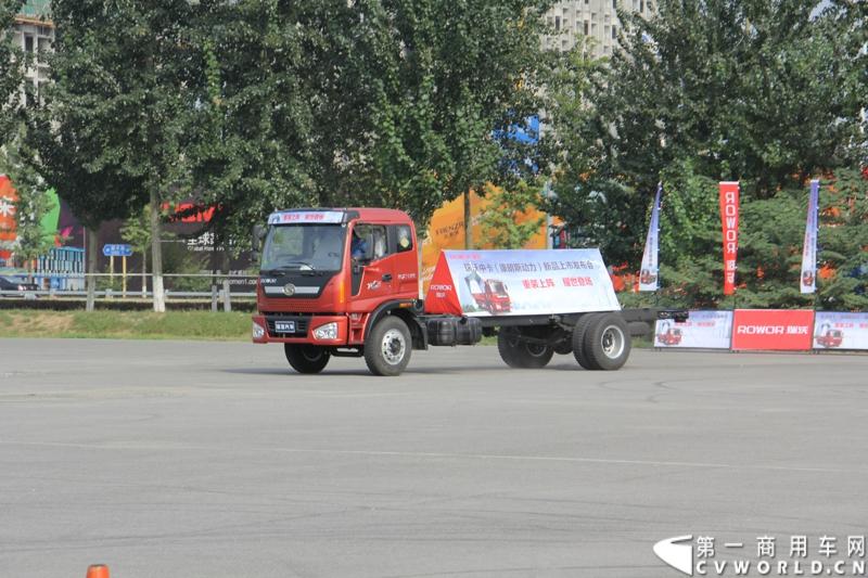 9月11日，福田瑞沃中卡康明斯动力新品上市发布会在北京顺利落幕，福田高层、供应商代表、经销商代表、用户代表共同见证了福田瑞沃康明斯动力新品的首次登场。图为福田瑞沃中卡康明斯动力新品特技表演。