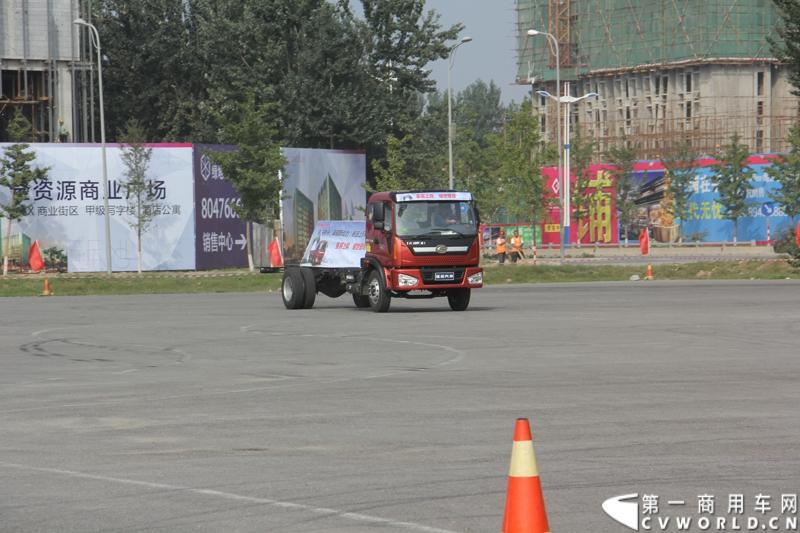 9月11日，福田瑞沃中卡康明斯动力新品上市发布会在北京顺利落幕，福田高层、供应商代表、经销商代表、用户代表共同见证了福田瑞沃康明斯动力新品的首次登场。图为福田瑞沃中卡康明斯动力新品特技表演。