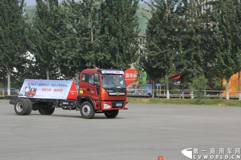 9月11日，福田瑞沃中卡康明斯动力新品上市发布会在北京顺利落幕，福田高层、供应商代表、经销商代表、用户代表共同见证了福田瑞沃康明斯动力新品的首次登场。图为福田瑞沃中卡康明斯动力新品特技表演。